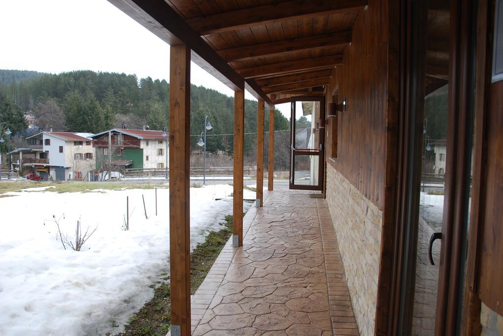 Guest House Caracas Lorica Buitenkant foto