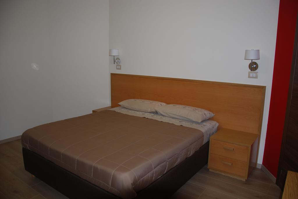 Guest House Caracas Lorica Buitenkant foto